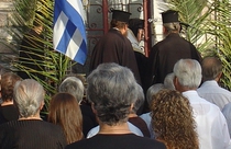 Κάτω Χρυσοβίτσα Δεξιά του ποταμού Ευήνου, σε υψόμετρο 400μ περίπου και σε απόσταση 5χιλ. ανατολικά του Θέρμου εκτίνεται ένα ημιορεινό, παραδοσιακό, αραιοκατοικημένο χωρίο η Κάτω Χρυσοβίτσα ή ″Βάλτσα″. Διασχίζεται από την επαρχιακή οδό Θέρμου – Πλατάνου Ναυπακτίας και αποτελείται από πολλούς οικισμούς. Όπως: Ελληνικό, Διάσελο, Κουτσομύλια, Άνω και Κάτω Δοσούλα.